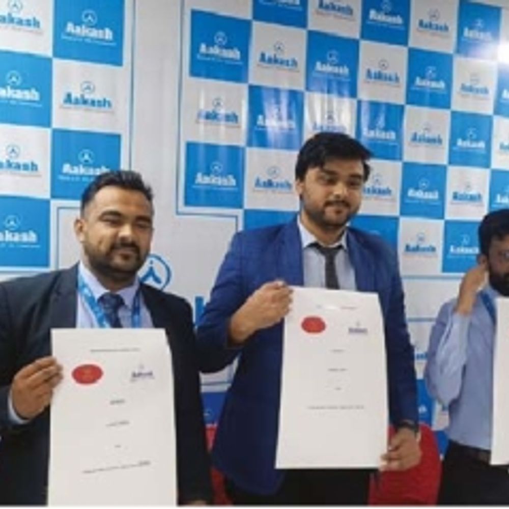 आकाश ने भारतीय सेना से किया एमओयू, शहीदों की संतानों की 100% फीस माफ