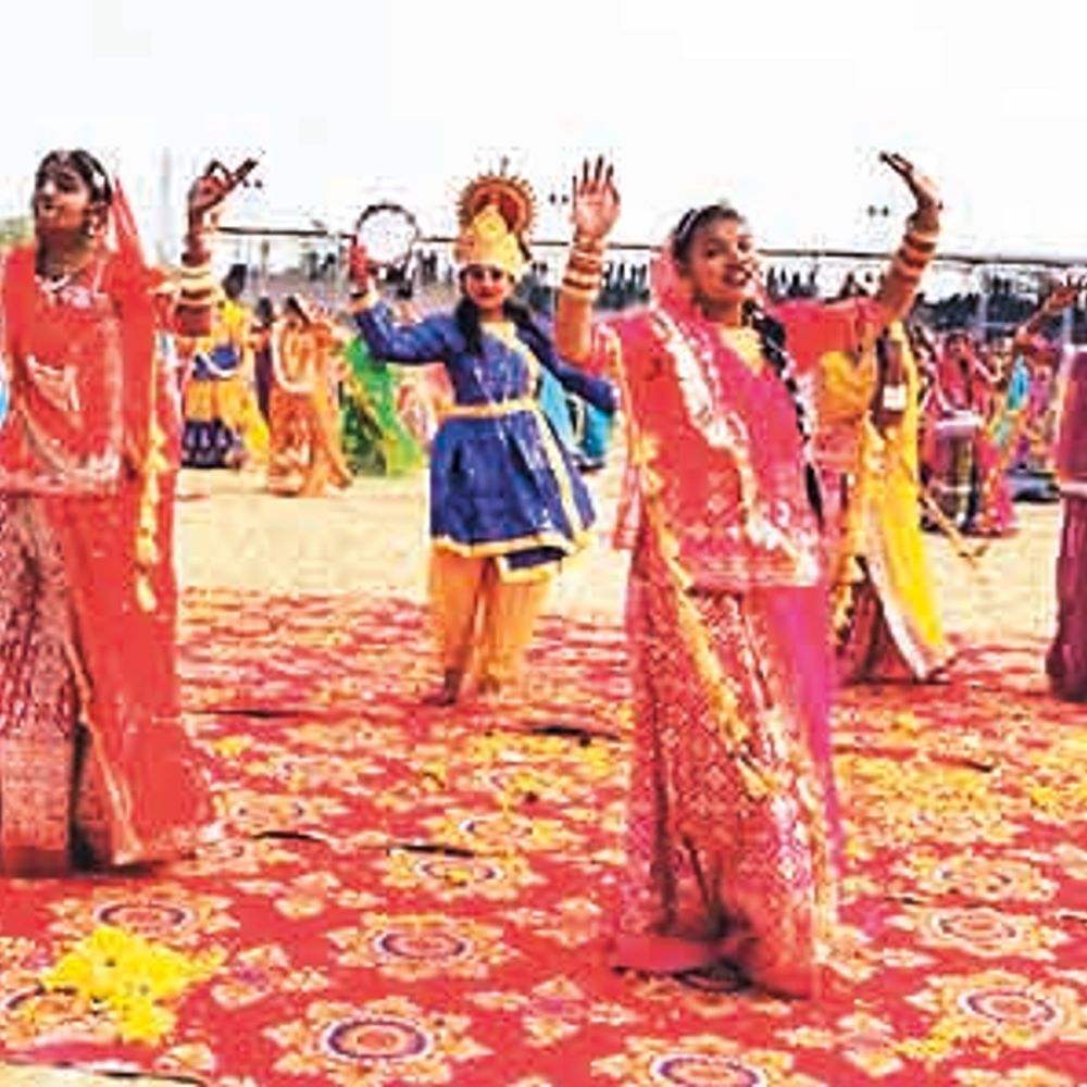 राज्य मंत्री विश्नोई ने फहराया तिरंगा, मार्च पास्ट की सलामी दी सामूहिक योग और देशभक्ति गीतों की प्रस्तुतियां रही आकर्षक