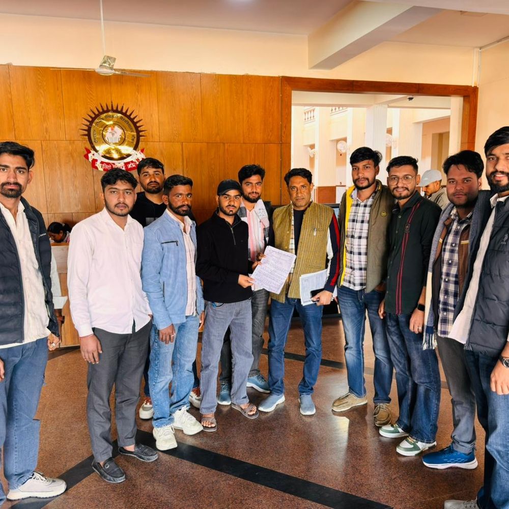 मार्कशीट में त्रुटि व देरी का आरोप लगाया,  एसएफआई ने सौंपा ज्ञापन