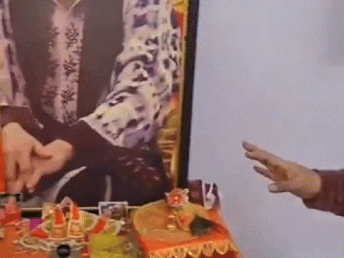 करनाल सीएचडी सिटी में सूना मकान बना चोरों का निशाना:सेंटर लॉक तोड़कर चोरी,परिवार गुजरात गया था घूमने, मंदिर से चांदी के बर्तन व अलमारी से कैश ले गए चोर