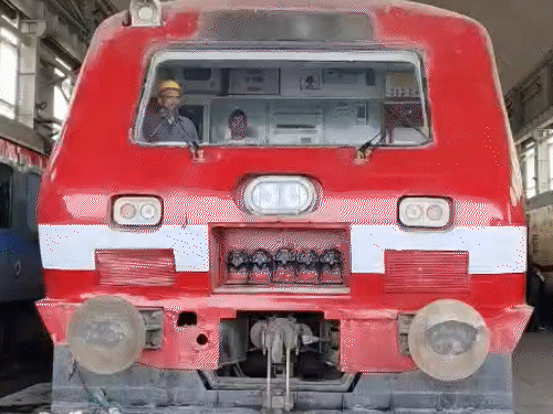 देश की पहली LNG ट्रेन चलने को तैयार:एक बार टैंक फुल करने पर 2200 किलोमीटर तक चलेगी, डीजल की तुलना में तीन गुना खर्च कम