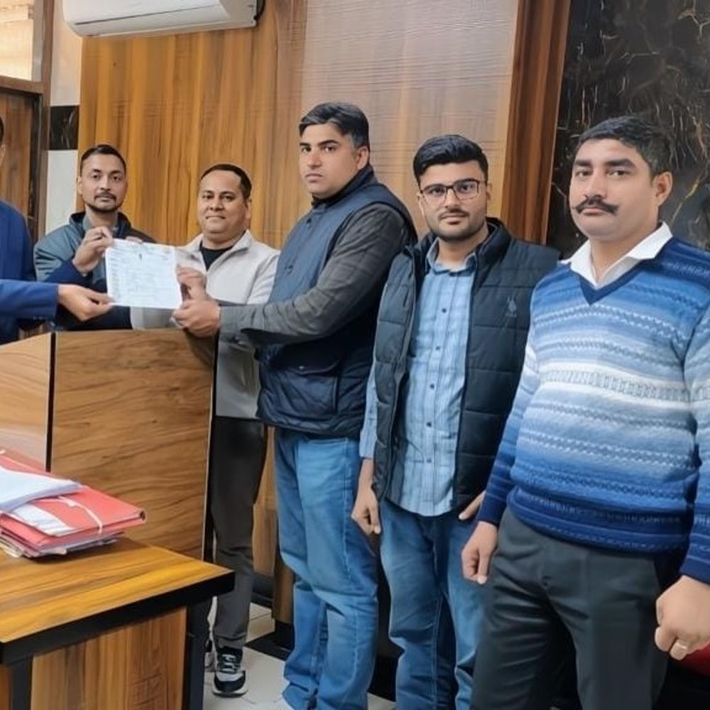 पटवार संघ की जिला कार्यकारिणी ने एडीएम को ज्ञापन सौंपा:गिरदावरी ऐप में सुधार की मांग, बोले- तकनीकी खामियों के कारण फील्ड स्तर पर काम करना मुश्किल