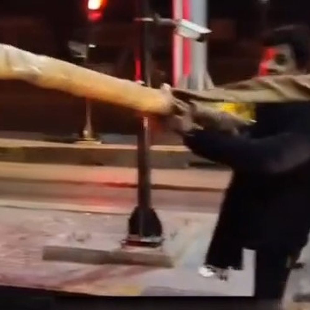 उन्नाव में वकीलों ने बिना टैक्स दिए निकाली कार, VIDEO:बाराबंकी विवाद के बाद सामने आया नया मामला