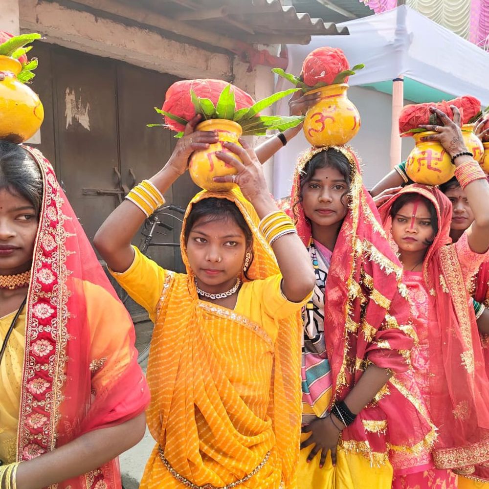सहरसा में सरस्वती पूजा कलश यात्रा:151 युवतियों ने भाग लिया, पारंपरिक परिधान के साथ शुभारंभ, विधि-विधान के साथ प्रतिमा स्थापना