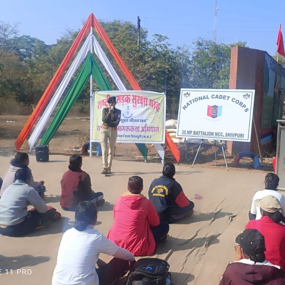 125 ऑटो चालकों और 80 बस चालकों का नेत्र परीक्षण:शिवपुरी में 150 एनसीसी कैडेट्स को यातायात नियम बताए
