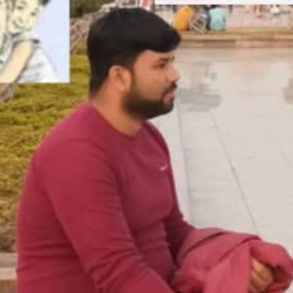 भागलपुर सड़क हादसे में संविदा मजदूर की मौत:परिजनों ने शव NTPC पावर ग्रिड के गेट के पास रखा, नौकरी की मांग की