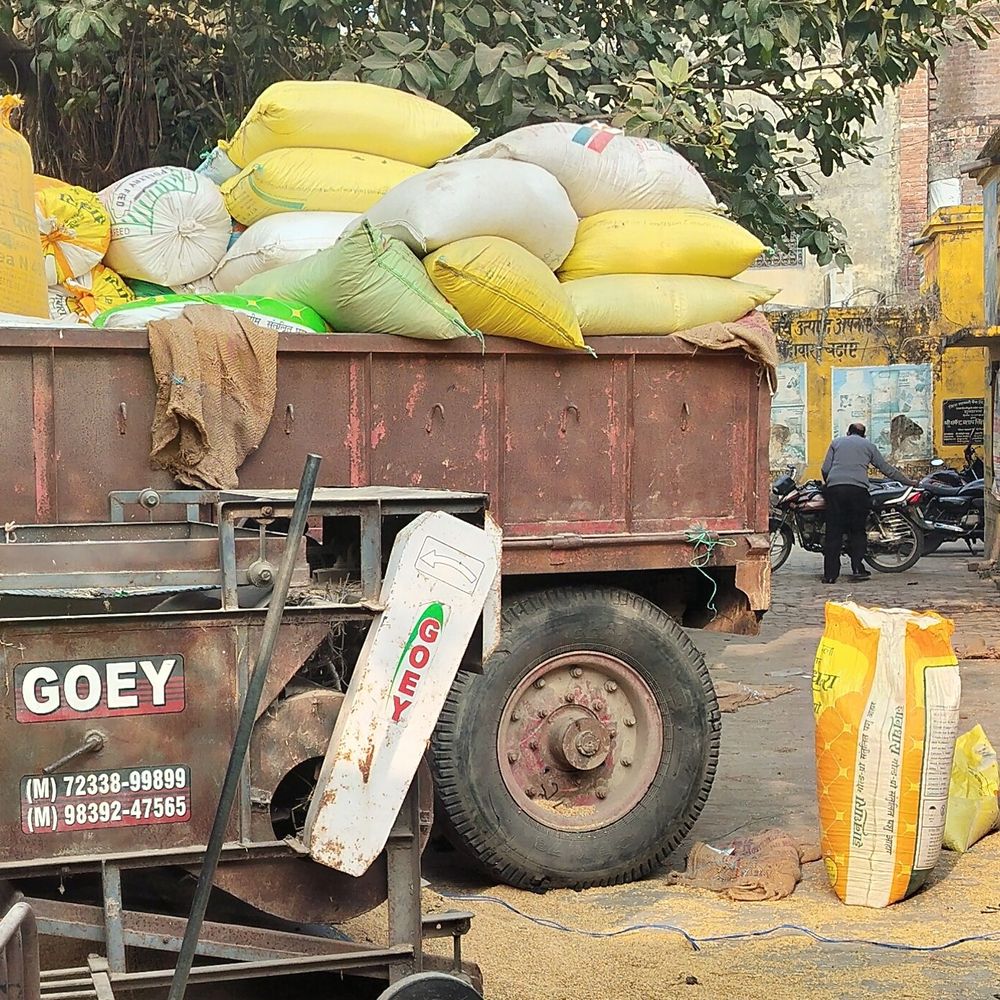 अयोध्या में 2 राइस मिल के लाइसेंस निलंबित:डीएम ने सरकारी क्रय नीतियों का अनुपालन न करने पर की कार्रवाई
