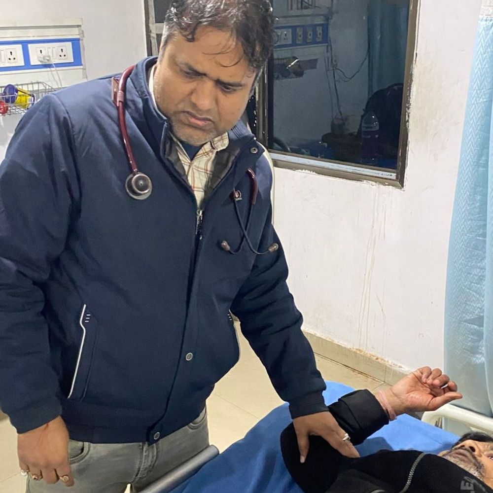 मुजफ्फरपुर में प्रॉपर्टी डीलर को गोली मारी:पैर के पास लगी बुलेट, अस्पताल में एडमिट; दो गुटों के वर्चस्व में वारदात को अंजाम