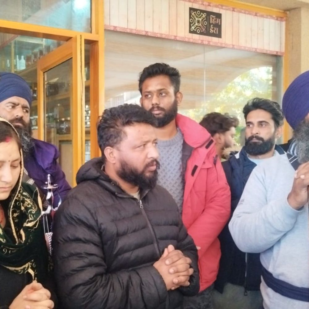 धर्मशाला में छात्रा की मौत- 5 सदस्यीय बोर्ड गठित:कार्रवाई को लेकर रोष प्रदर्शन, प्रोफेसर से पूछताछ न होने पर सवाल