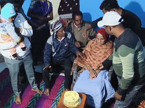 अंतिम यात्रा के लिए आए रिश्तेदार, जन्मदिन मनाकर लौटे:नागपुर में शव यात्रा से पहले 103 साल की दादी जिंदा हुई