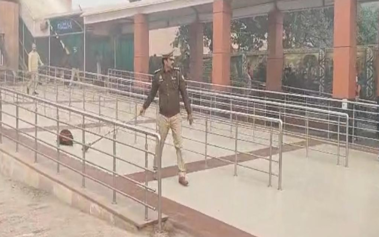 Mau News: काशी एक्सप्रेस में बम की झूठी सूचना देने वाले युवक पर केस दर्ज