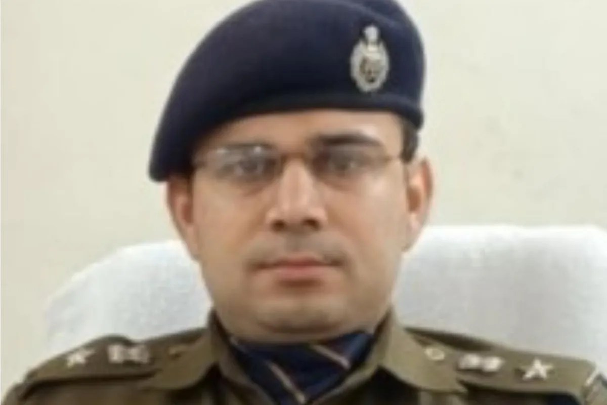 डकैती मामले में कप्तान की बड़ी कारवाई…थानेदार समेत तीन पुलिसकर्मी लाइन हाजिर