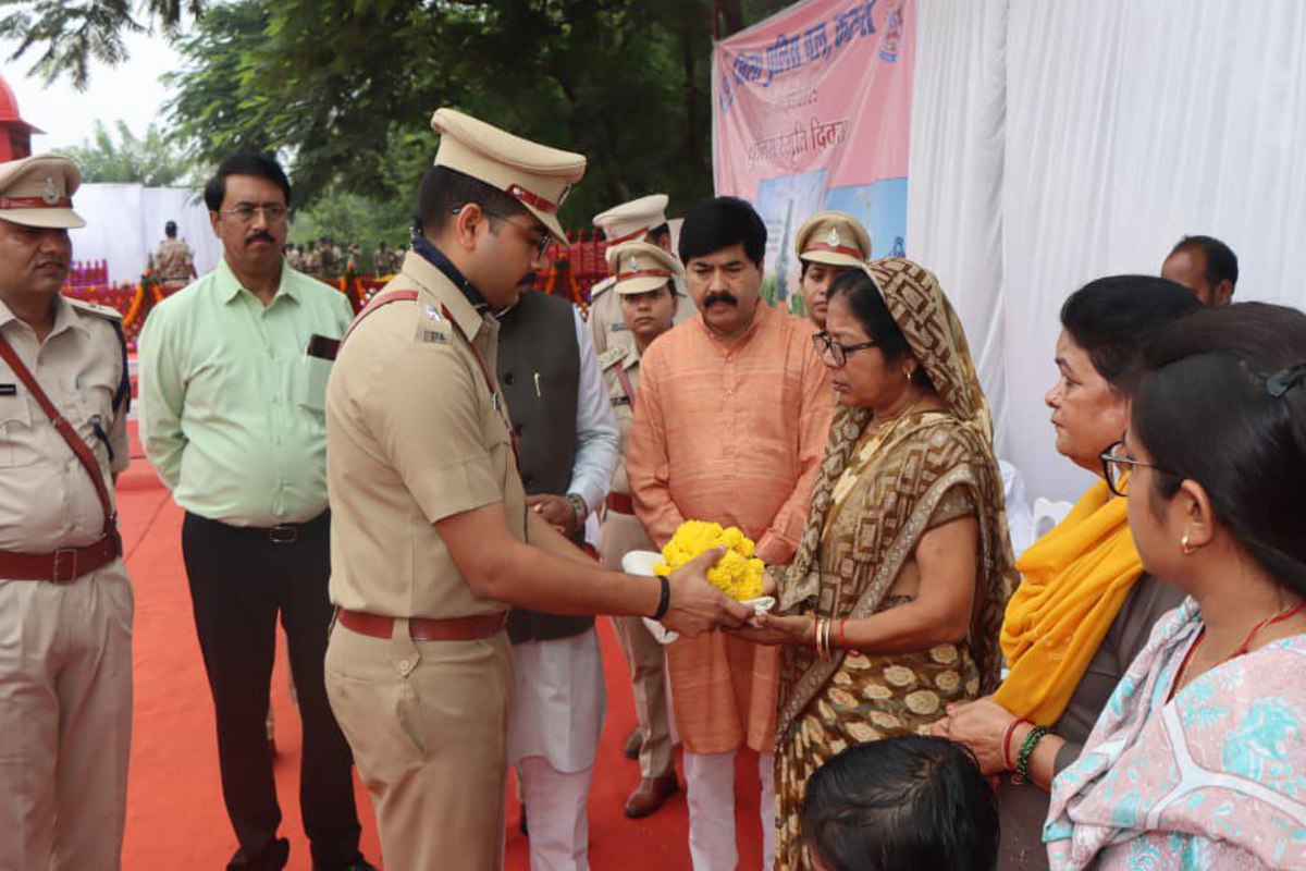 वीर पुलिसकर्मियों को सलाम, कर्तव्य निभाते हुए शहीद हुए 27 जवान