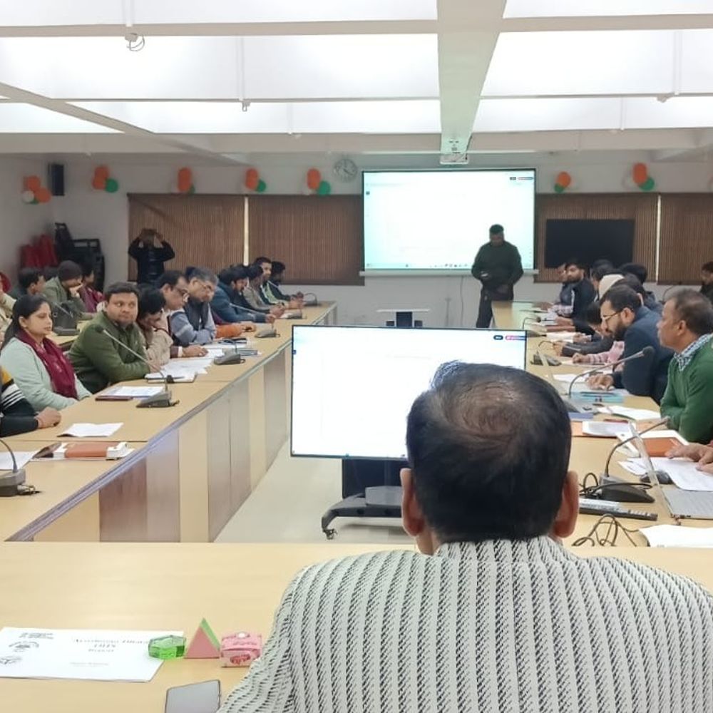 कन्नौज में 10 सीएचओ को नोटिस:टेली कंसल्टेशन में खराब प्रदर्शन पर प्रभारी डीएम ने मांगा स्पष्टीकरण