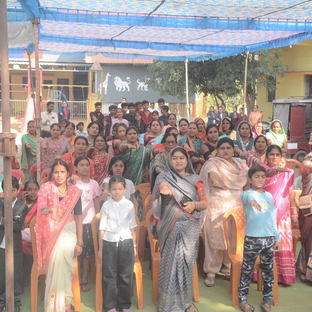 कुम्हारी मे जुटीं आसपास गांवों की महिलाएं, खेली लंगड़ी और कुर्सी दौड़