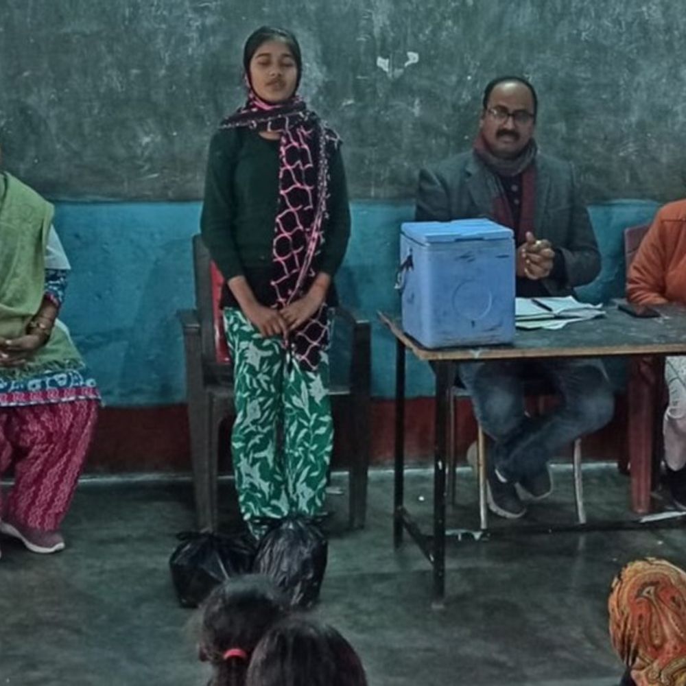 कस्तूरबा विद्यालय में HPV टीकाकरण:चेवाड़ा में सर्वाइकल कैंसर से बचाव के लिए बालिकाओं को लगी दूसरी खुराक