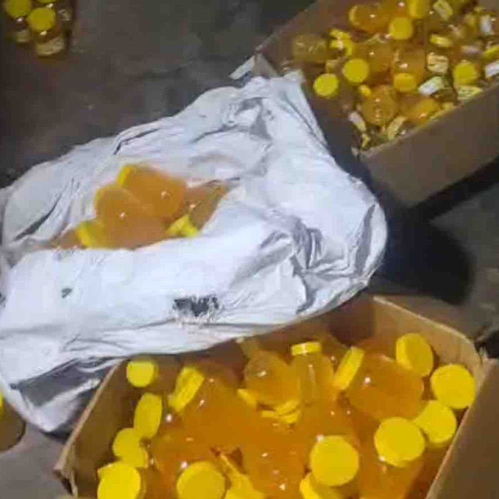 नामी कंपनियों के स्टीकर लगे तेल-शहद और रिफाइंड जब्त:मोतिहारी में नकली उत्पाद बनाने वाले गिरोह पर कार्रवाई, दुकान सील