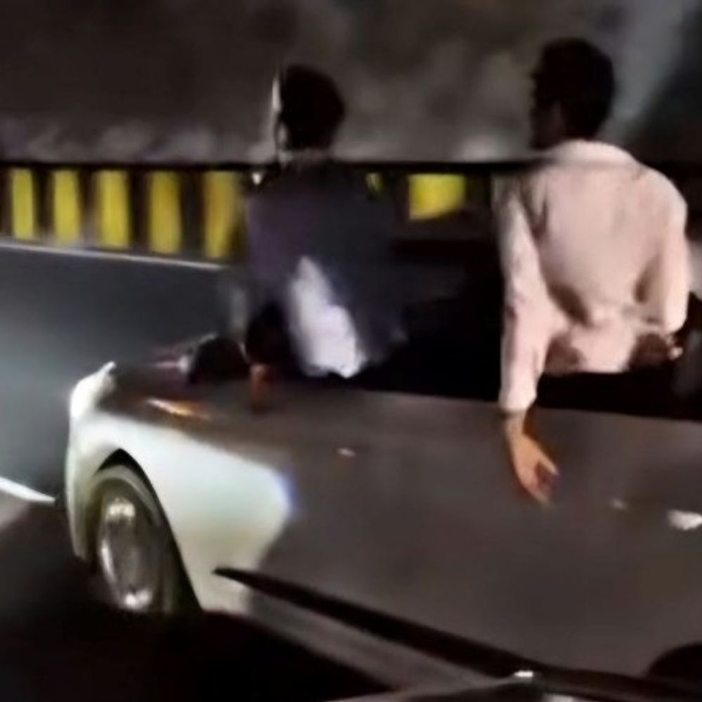 पाली में चलती कार में स्टंट किया, 6 युवक गिरफ्तार:पुलिस ने पकड़ा तो कान पकड़कर मांगी माफी, दोस्त की बर्थ-डे सेलिब्रेट करने जा रहे थे