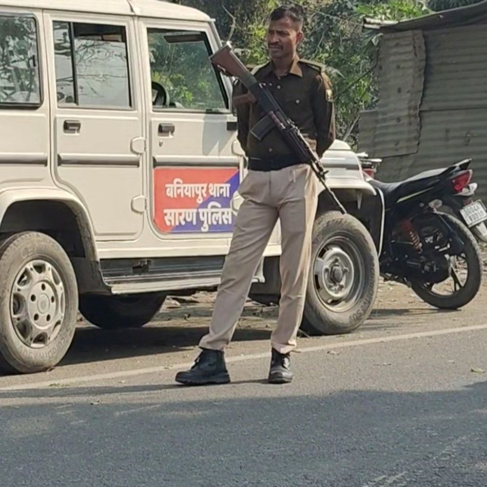 मुख्यमंत्री नीतीश कुमार के आगमन पर पुलिस सतर्क:बनियापुर में सुरक्षा व्यवस्था बढ़ाई गई, गश्त जारी