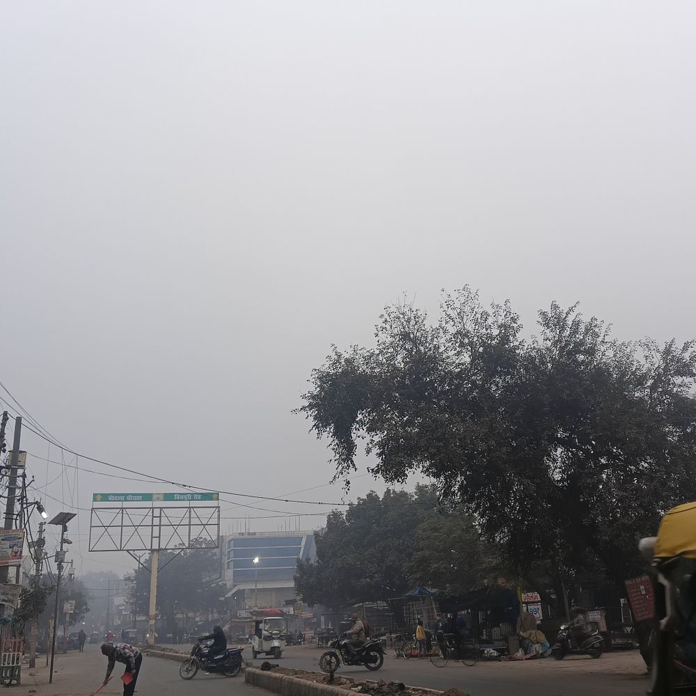 आगरा में छाए बादल, सता रही ठिठुरन:7°C पहुंचा पारा, 2 दिन बंद रहेंगे 12वीं तक के स्कूल