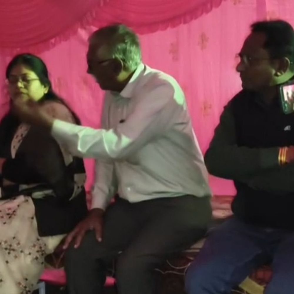 झिरी शकर कारखाना श्रमिक आंदोलन पर, क्रमिक भूख हड़ताल शुरू:नेपानगर विधायक ने कलेक्टर से मिलने को कहा, समझौते का पालन न होने से आक्रोश