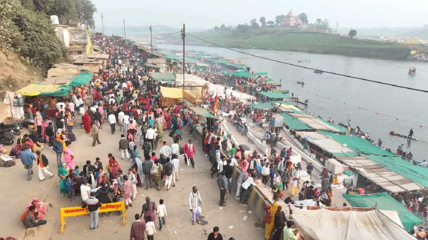 नरसिंहपुर जिले में प्रकटोत्सव पर मां नर्मदा के तटों पर रहा आस्था का उत्सव