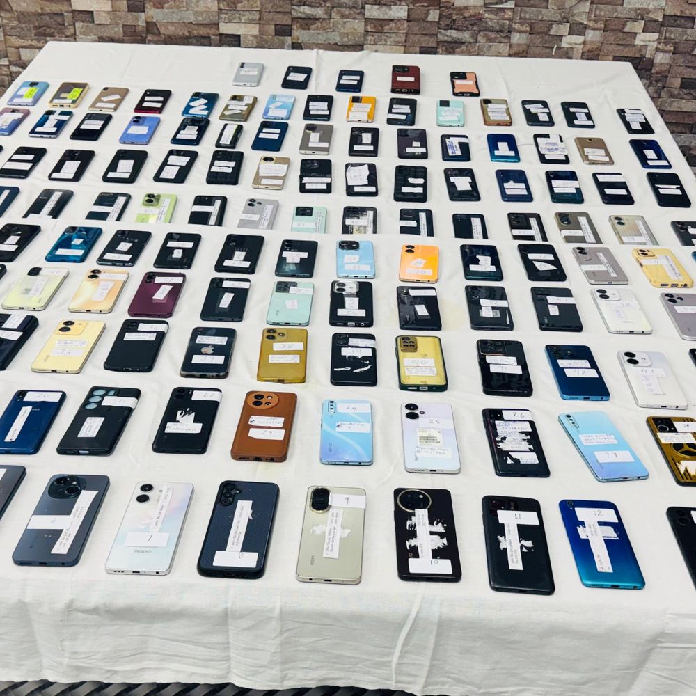 फरीदकोट पुलिस ने 135 मोबाइल असली मालिकों को लौटाए:पुलिस लाइन में कार्यक्रम आयोजित; IG और SSP रहीं मौजूद