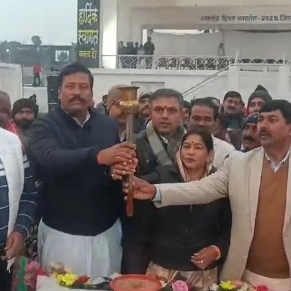 सीधी चैलेंज कप क्रिकेट टूर्नामेंट सीजन-9 का आगाज:छत्रसाल स्टेडियम में मशाल जुलूस से उद्घाटन; मंत्री बोलीं- खेल अनुशासन और टीम भावना सिखाता