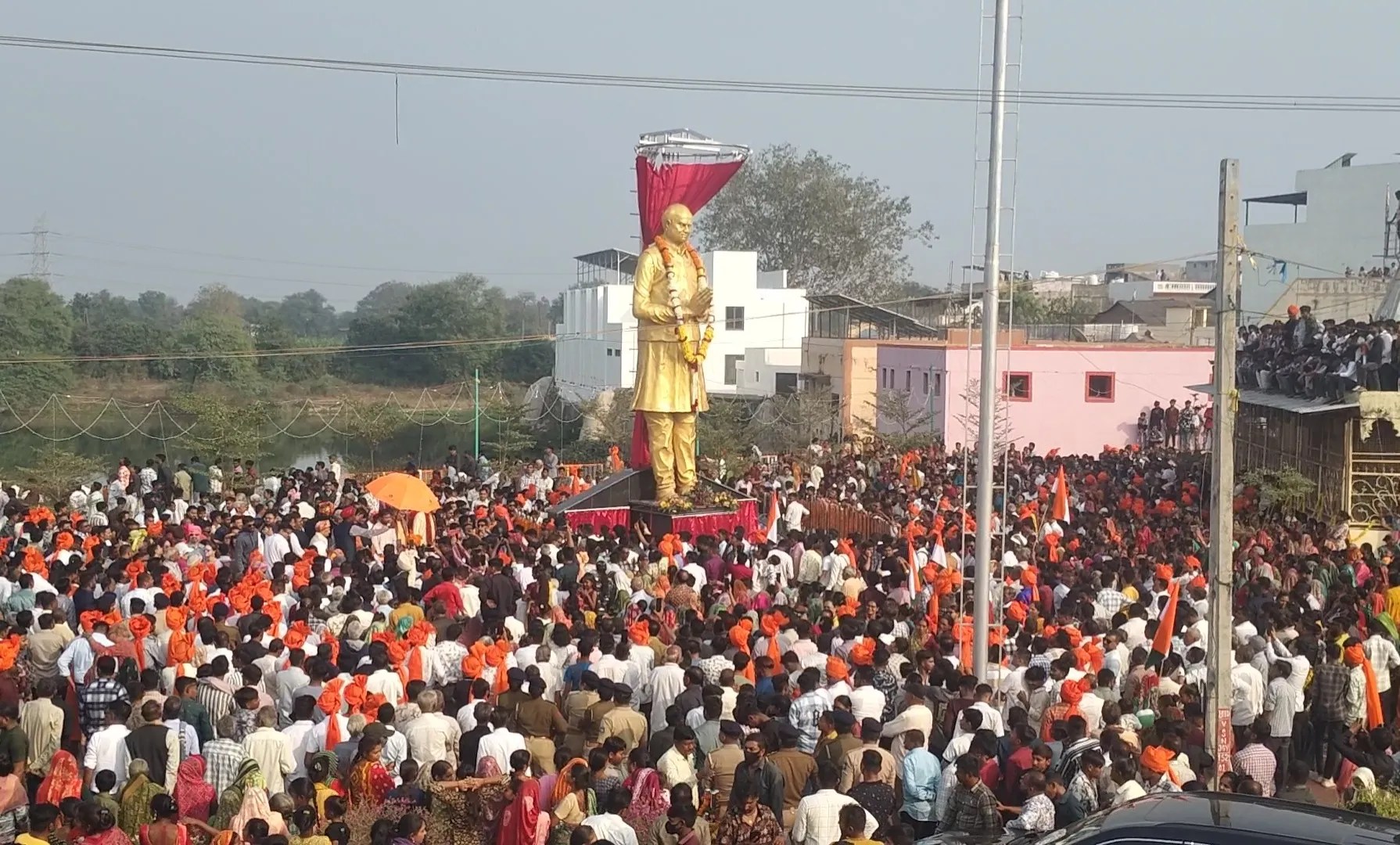 बोरसद तहसील के निसराया गांव के विकास के लिए दान में दी 100 करोड़ की एफडी