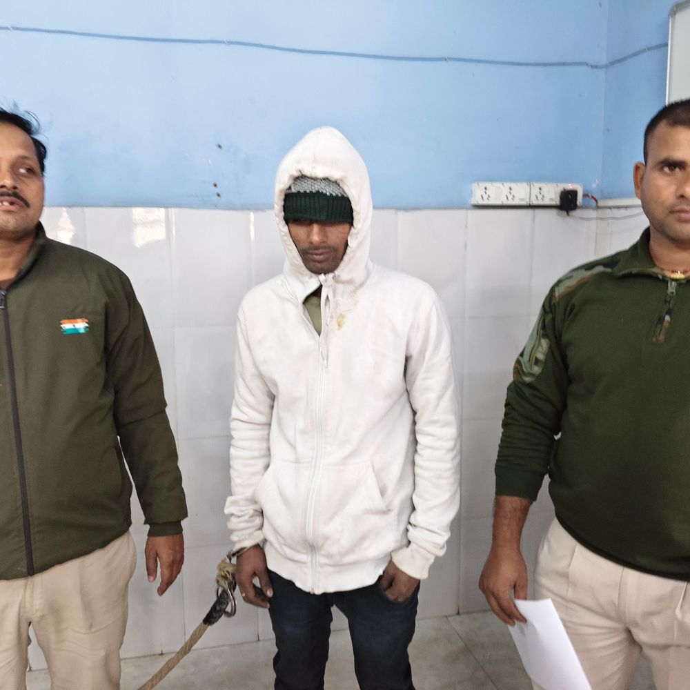 समस्तीपुर में चोरी के सामान के साथ चोर अरेस्ट:​​​​​​​मोबाइल दुकान में 2 दिन पहले हुई थी चोरी, इन्वर्टर-बैटरी बरामद