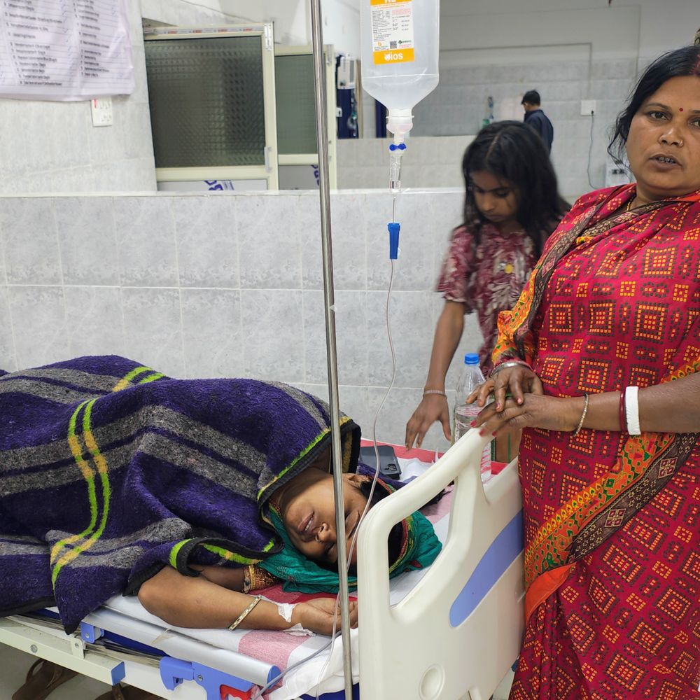 बनबर्षा में पानी गरम करते समय महिला को लगा करंट:इमर्शन हीटर से झटका लगने पर हुई बेहोश, अस्पताल में भर्ती