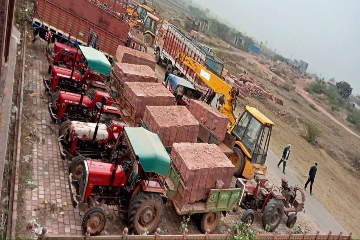 अवैध खनन को लेकर नकसोदा के जंगल में कार्रवाई, तीन माफिया गिरफ्तार