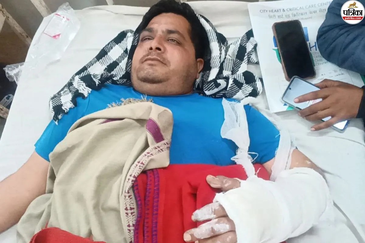 Bundi News: भाजपा पार्षद को सांड ने उठाकर फेंका, हाथ की हड्डी टूटी, शरीर में कई जगह आई चोटें