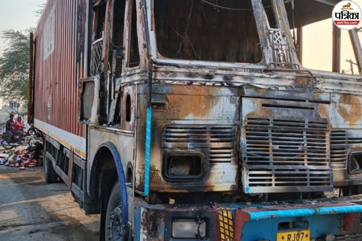 Pali News: ब्यावर-पिंडवाड़ा हाइवे पर कुरकुरे से भरे कंटेनर में लगी भीषण आग, चालक की सूझबूझ से टला बड़ा हादसा