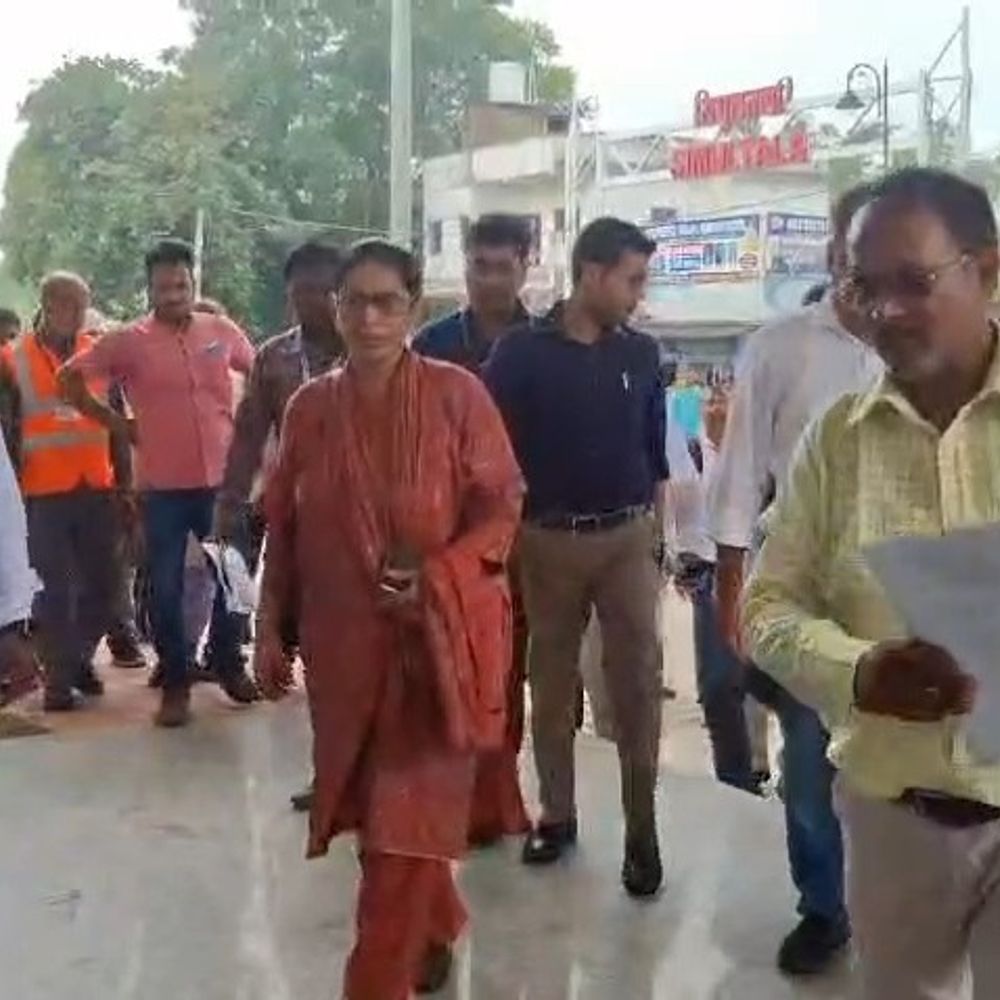 जमुई रेल हादसा, आसनसोल DRM का ट्रांस्फर:रेलवे बोर्ड ने विनीता श्रीवास्तव को पश्चिम मध्य रेलवे भेजा, सुधीर शर्मा को अतिरिक्त प्रभार