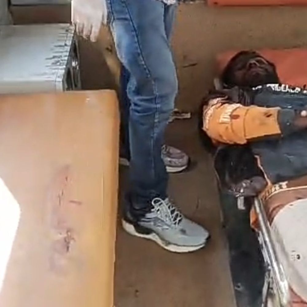 कार की टक्कर से 3 बाइक सवार गंभीर घायल:शिवगंज के जोयला गांव के पास हुई घटना, एक की हालत चिंताजनक