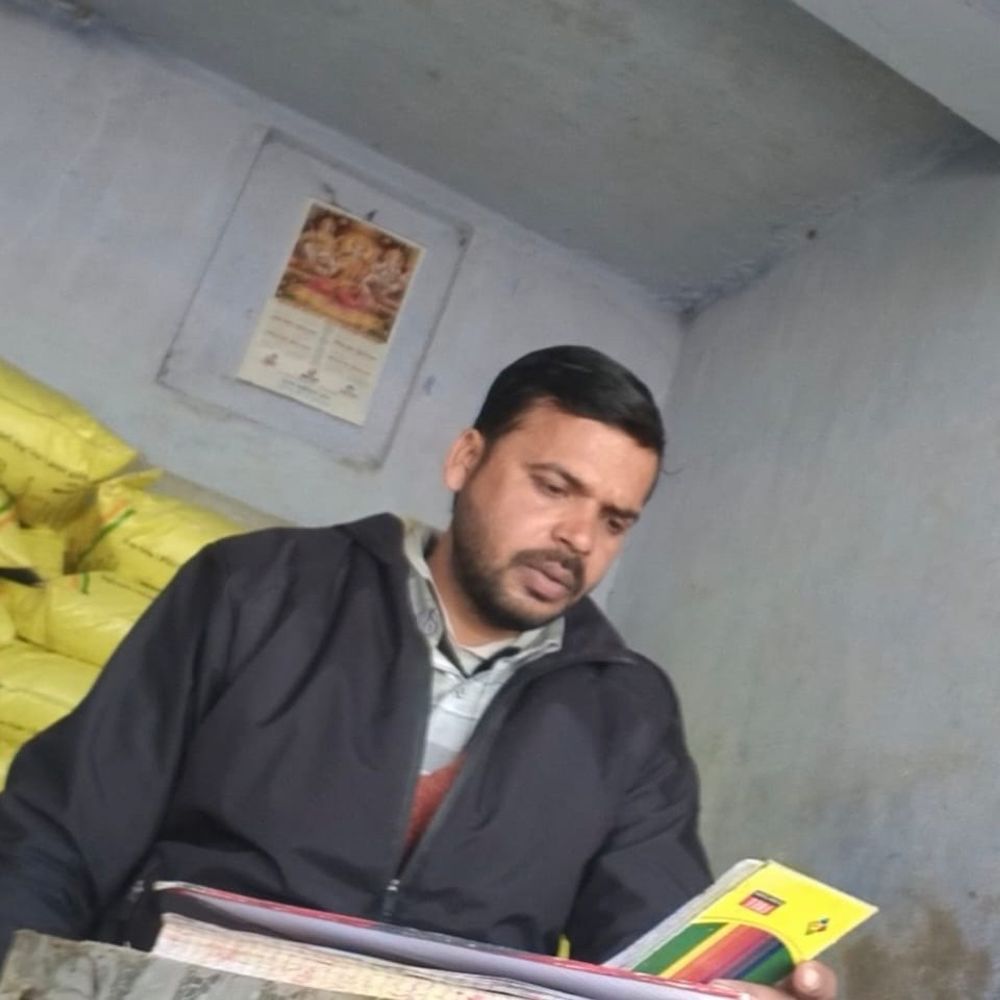 266 रुपये की बोरी 350 से 500 रुपये में बिकी:बांका में यूरिया की कालाबाजारी, तय कीमत से अधिक पर बिक्री; किसान परेशान