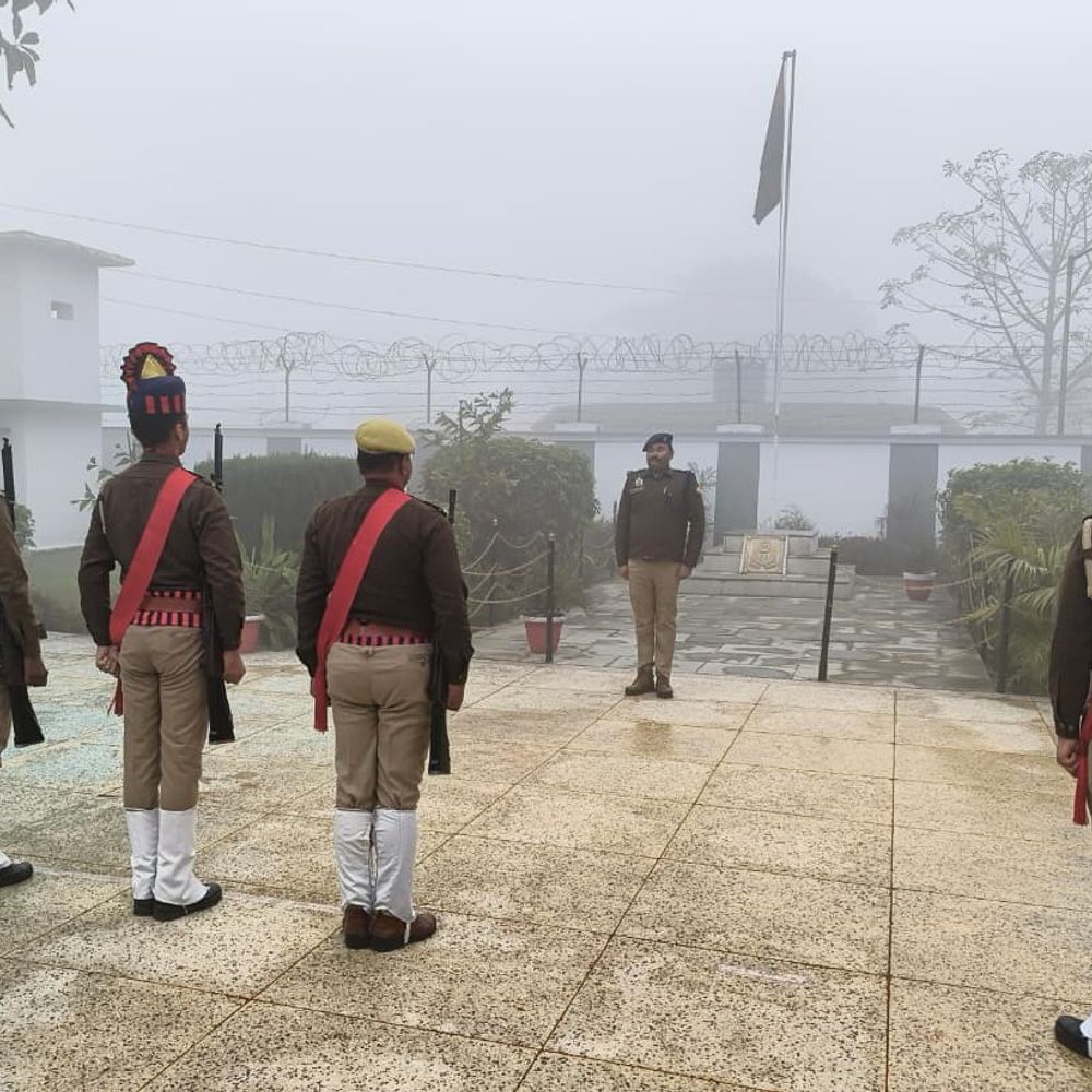 एएसपी ने किया परेड का निरीक्षण:रिजर्व पुलिस लाइन में जवानों की मुस्तैदी परखी, सुविधाओं का जायजा लिया