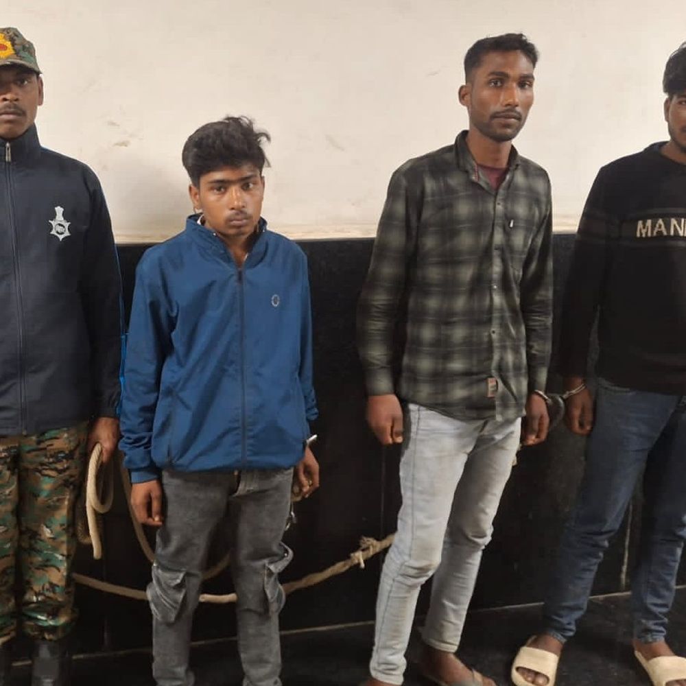 चाकू मारकर बाइक लूटने वाले 3 आरोपी अरेस्ट:सहरसा में 36 घंटे में लूट का खुलासा, बाइक बरामद