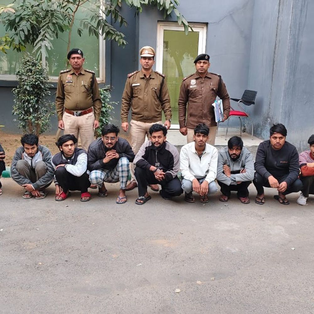 गुरुग्राम पुलिस ने 9 साइबर ठगों को पकड़ा:राजस्थान के कोटा से गिरफ्तारी, 13 मोबाइल, 3 लैपटॉप और 37 एटीएम कार्ड बरामद