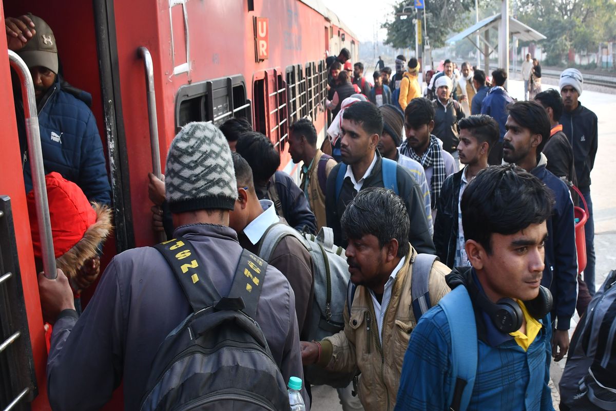 बिना कारण चेन पुंलिंग करने वालों पर गिरी गाज