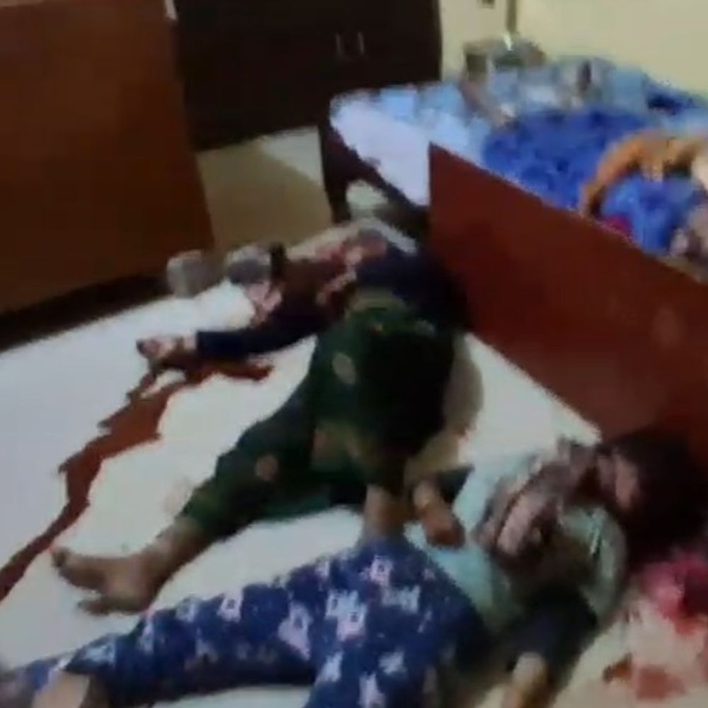 एटा में ट्रिपल मर्डर:दिनदहाड़े एक ही परिवार के तीन लोगों की सिर कूचकर हत्या