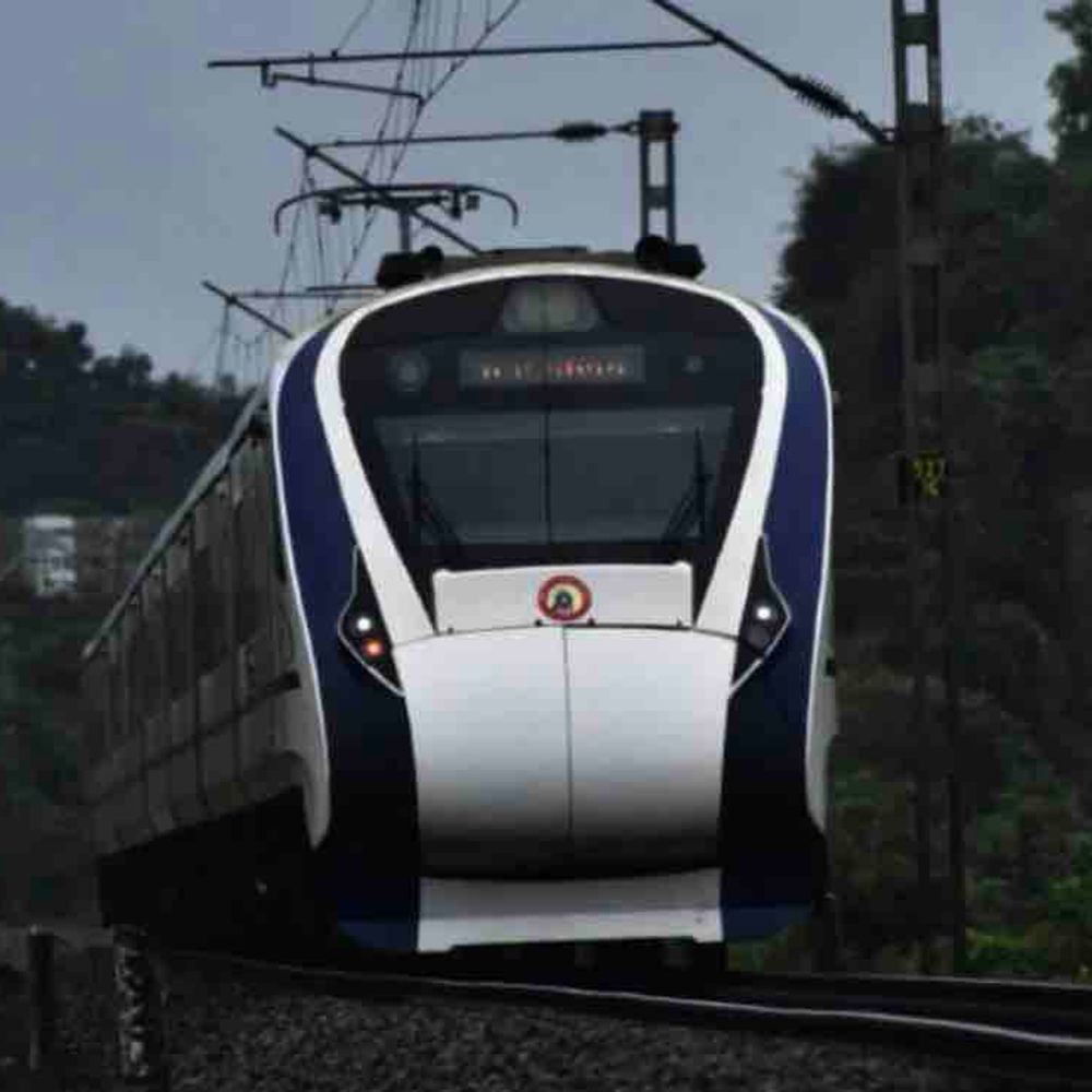 गोरखपुर से प्रयागराज नहीं जाएगी वंदे भारत:लखनऊ तक सीमित रहेगी ट्रेन, माघ मेला में यात्रियों को परेशानी होगी