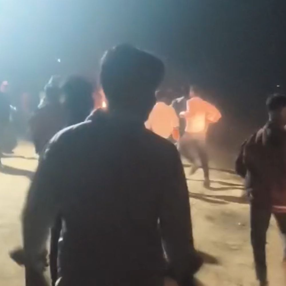 सरस्वती पूजा विसर्जन पर 2 समुदायों में झड़प:जमुई में पथराव और आगजनी, दोनों पक्ष के 5 लोग हिरासत में