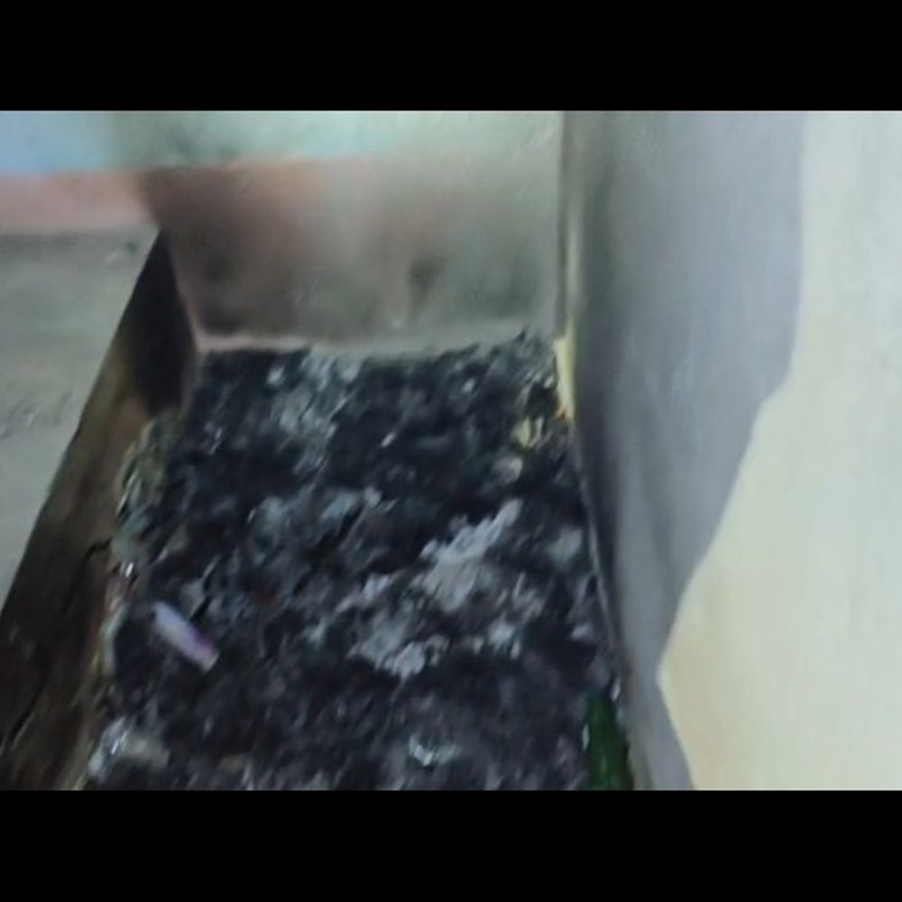 लहना पंचायत के कचरा भवन में आग:अज्ञात लोगों ने कचरे में लगाई आग, पुलिस जांच में जुटी