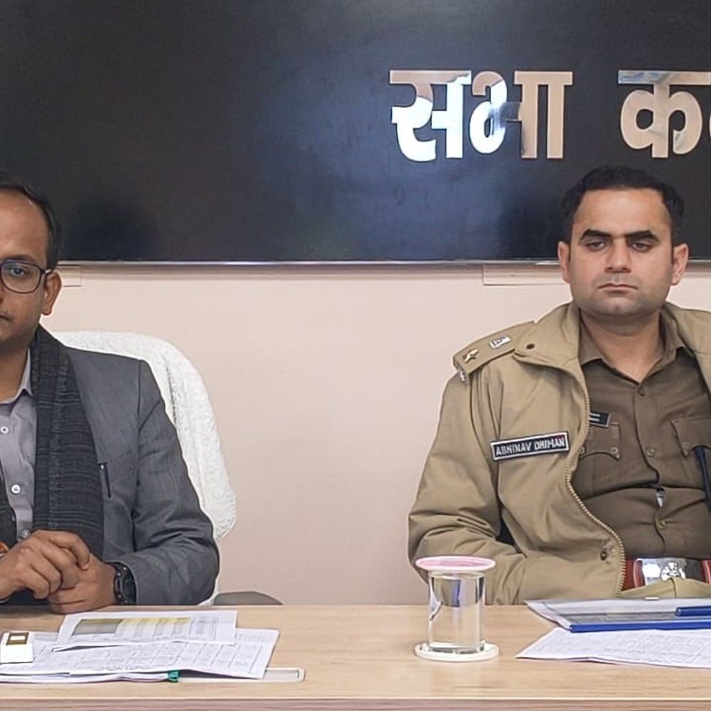 नवादा में DM-SP ने की टास्क फोर्स बैठक:शराबबंदी, अवैध खनन, बाल श्रम पर हुई विस्तृत समीक्षा, कार्रवाई सुनिश्चित करने का दिया निर्देश