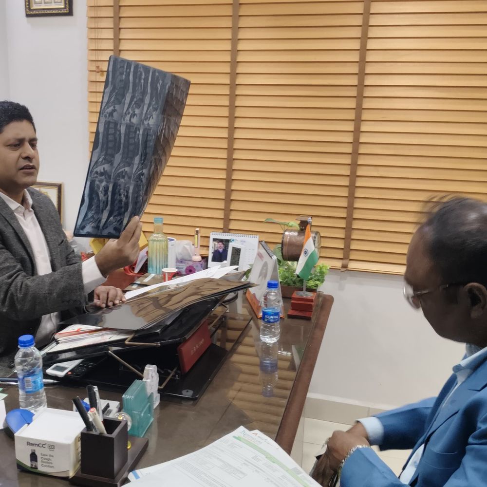 सीवान में मेदांता ने मुफ्त घुटना काउंसलिंग कैंप लगाया:मरीजों को मिला एक्सपर्ट कंसल्टेशन का फायदा, मरीजों की लंबी लाइन