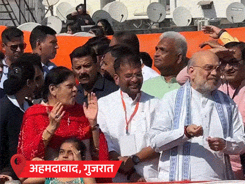 मकर संक्रांति, गुजरात में अमित शाह की पतंग कटी:गंगा-नर्मदा शिप्रा में स्नान के लिए श्रद्धालुओं की भीड़; मांझे से डॉक्टर की मौत, 2 घायल