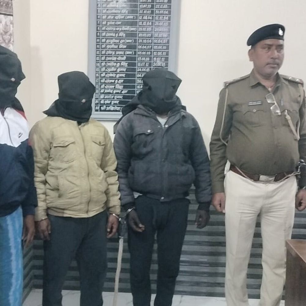 परबत्ता में अवैध मिनी गन फैक्ट्री का भंडाफोड़:लोहे के सांचे, ड्रिल मशीन और कटिंग उपकरण बरामद, तीन आरोपी अरेस्ट