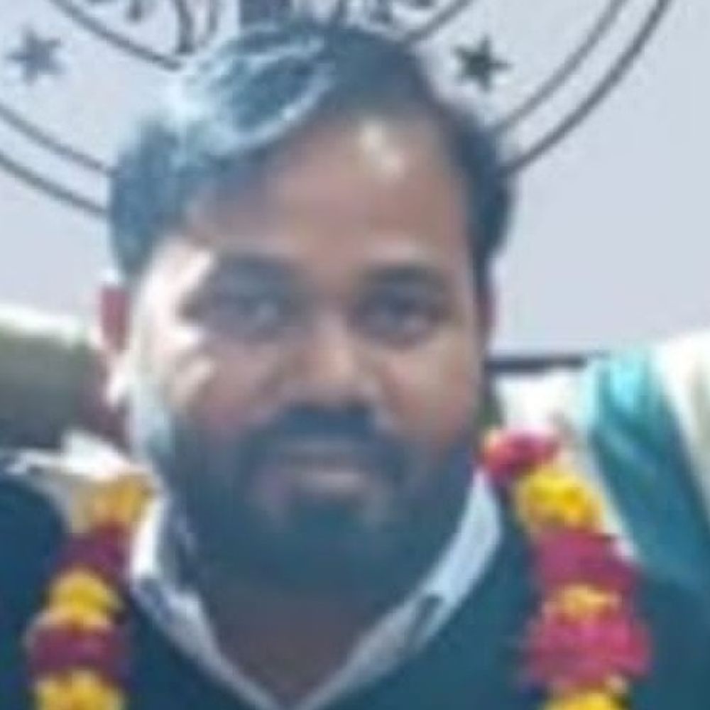 लेखपाल रविंद्र कुमार रिश्वत लेते गिरफ्तार:फिरोजाबाद में एंटी करप्शन टीम ने गेस्ट हाउस से रंगे हाथ पकड़ा